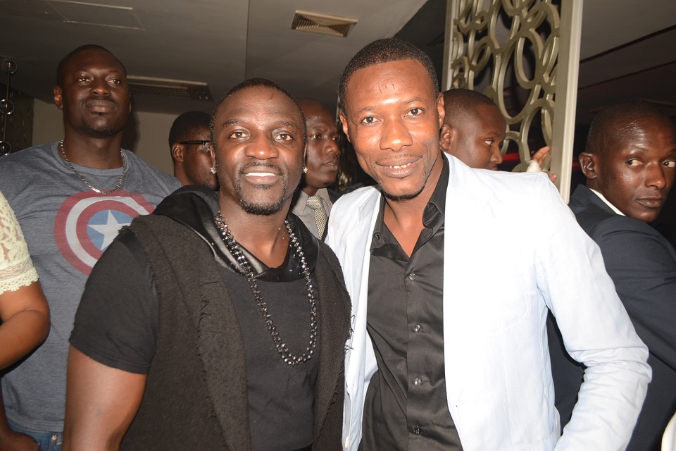 12 Photos :"Rakadiou show" avec Pape Diouf : Akon "Tothie na" Baramundi