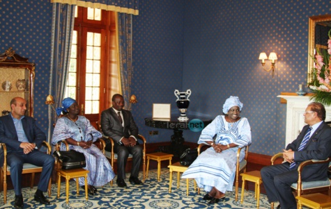 Mimi Touré dans ses habits de chef de la Mission d'observation des élections législatives de l'Ile Maurice