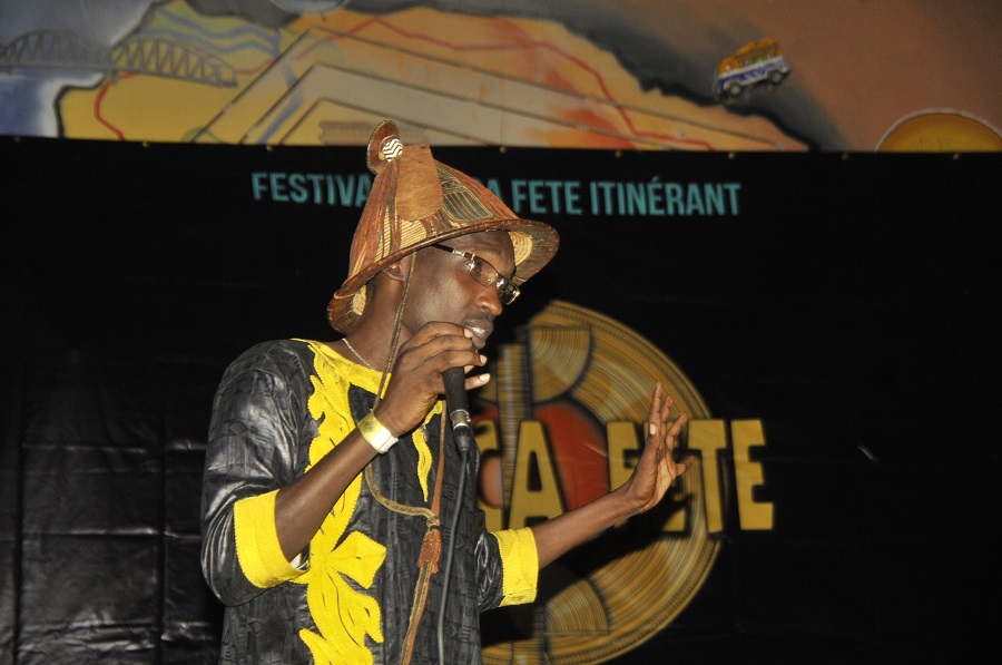 Images: L'artiste Demba Guissé marque ses empreintes au festival d'Africa Fête. Regardez