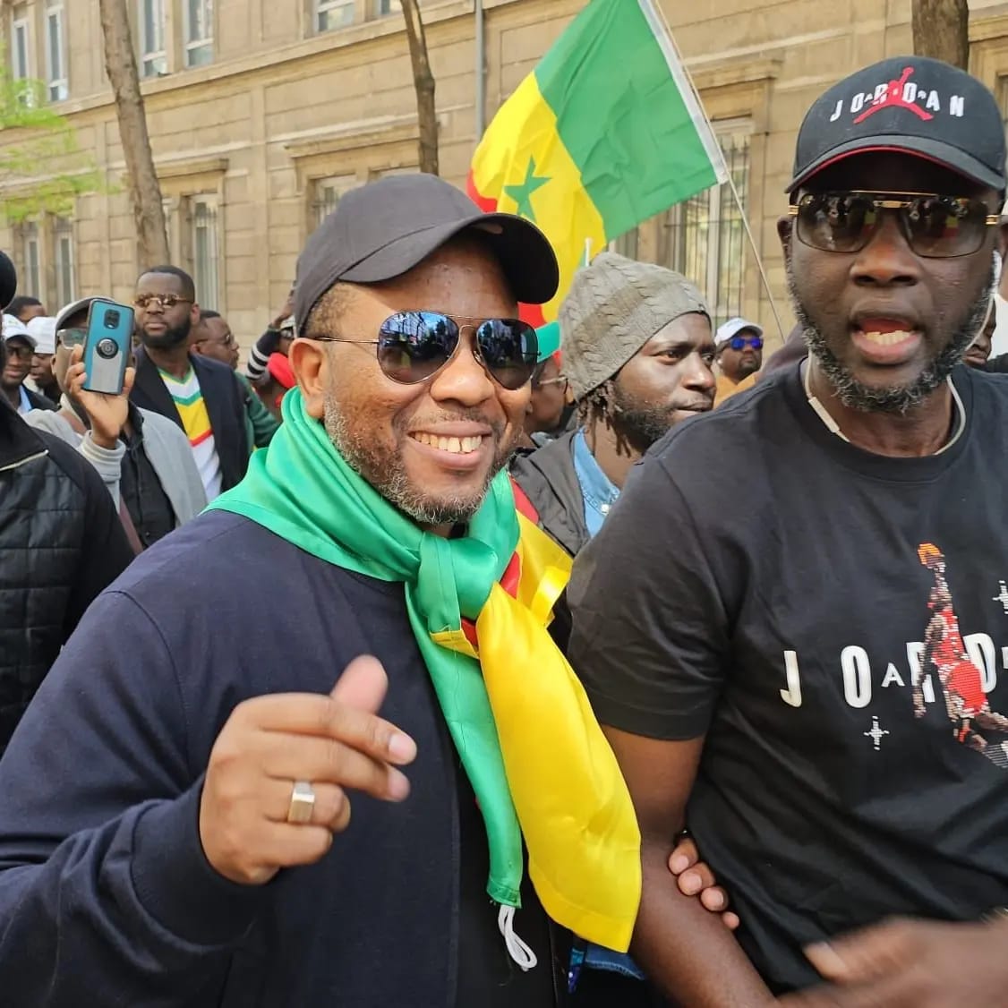 PARIS: Bougane à la marche F24 Non au 3em mandat. Non à une justice manipulée  Non à la dictature, 400 détenus politiques