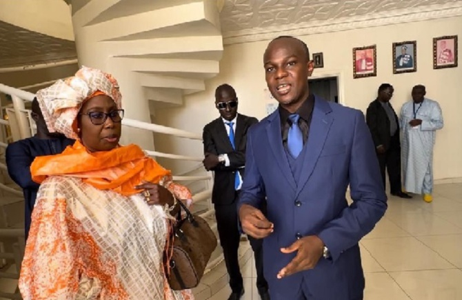 Université Iba Der Thiam de Thiès : Passation de service entre les Profs Ramatoulaye Diagne Mbengue et Mamadou Babacar Ndiaye