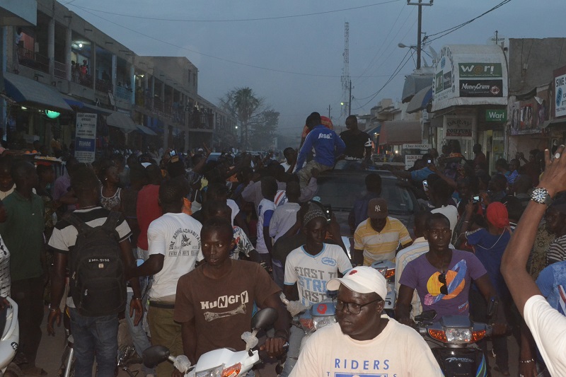 Images: Accueille triomphale de Pape Diouf par la population Kaolackoise ce 24 décembre. Regardez