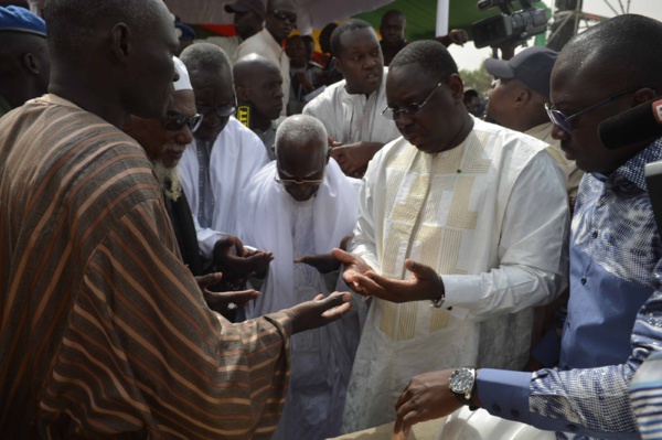 Pose de la 1ère pierre de l’Autoroute “Illah Touba” : la foule massivement sortie non pas pour Macky Sall, mais pour Serigne Sidy Moctar Mbacké