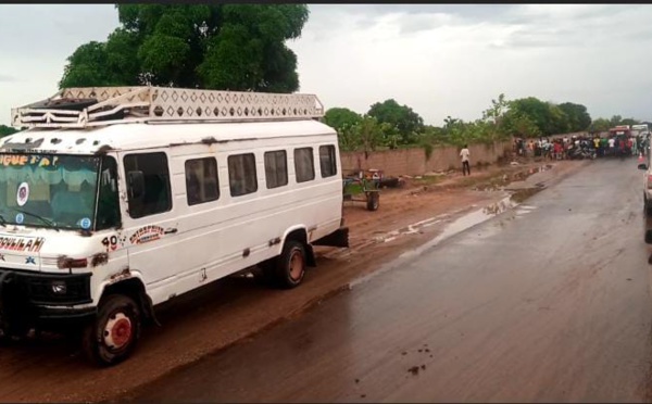 Accident tragique sur la route de Bambilor: Un conducteur de moto termine sa course sous un car Ndiaga Ndiaye