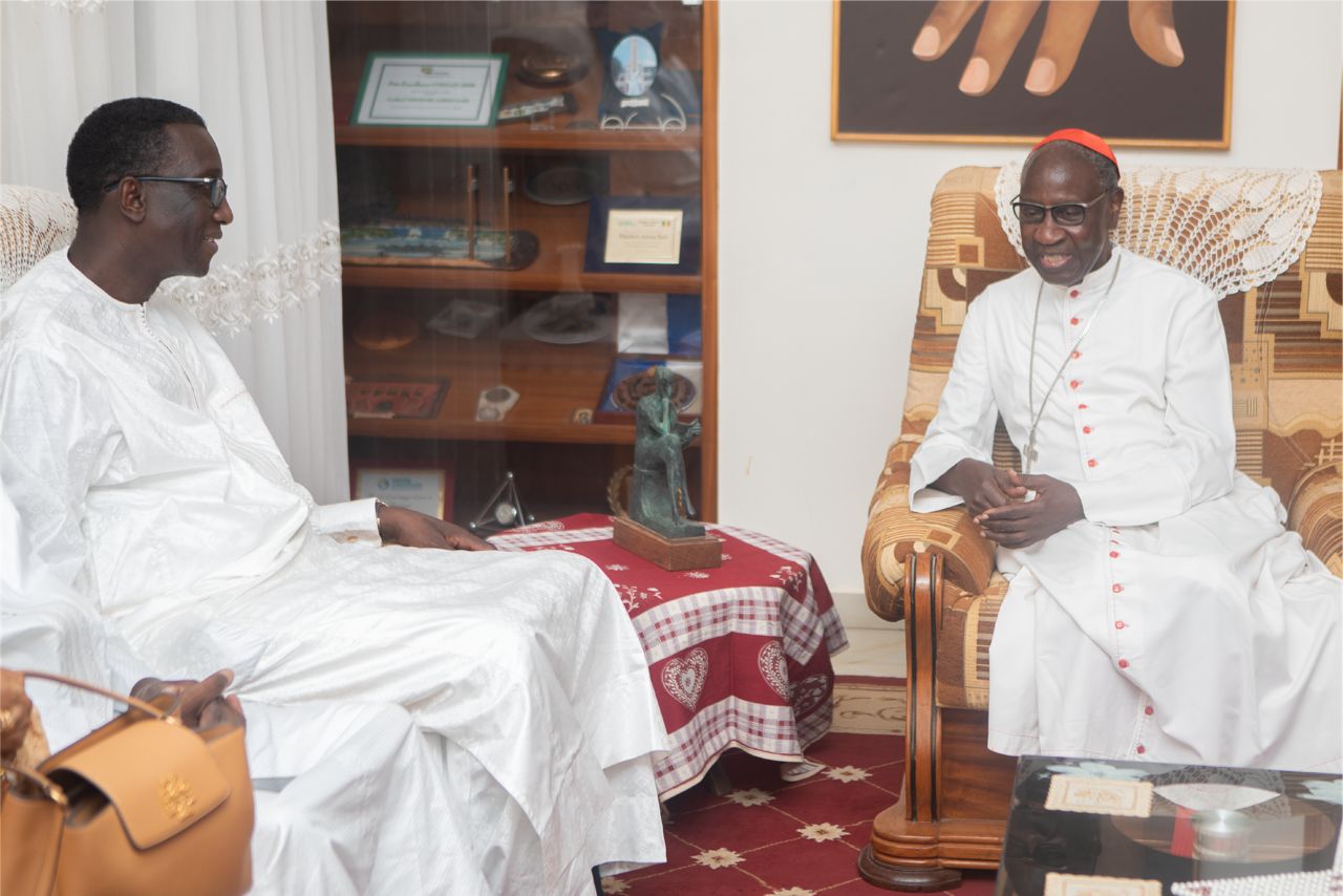 Le Premier Ministre Amadou BA a effectué ce week-end une série de visites auprès des autorités religieuses et coutumières de Dakar.