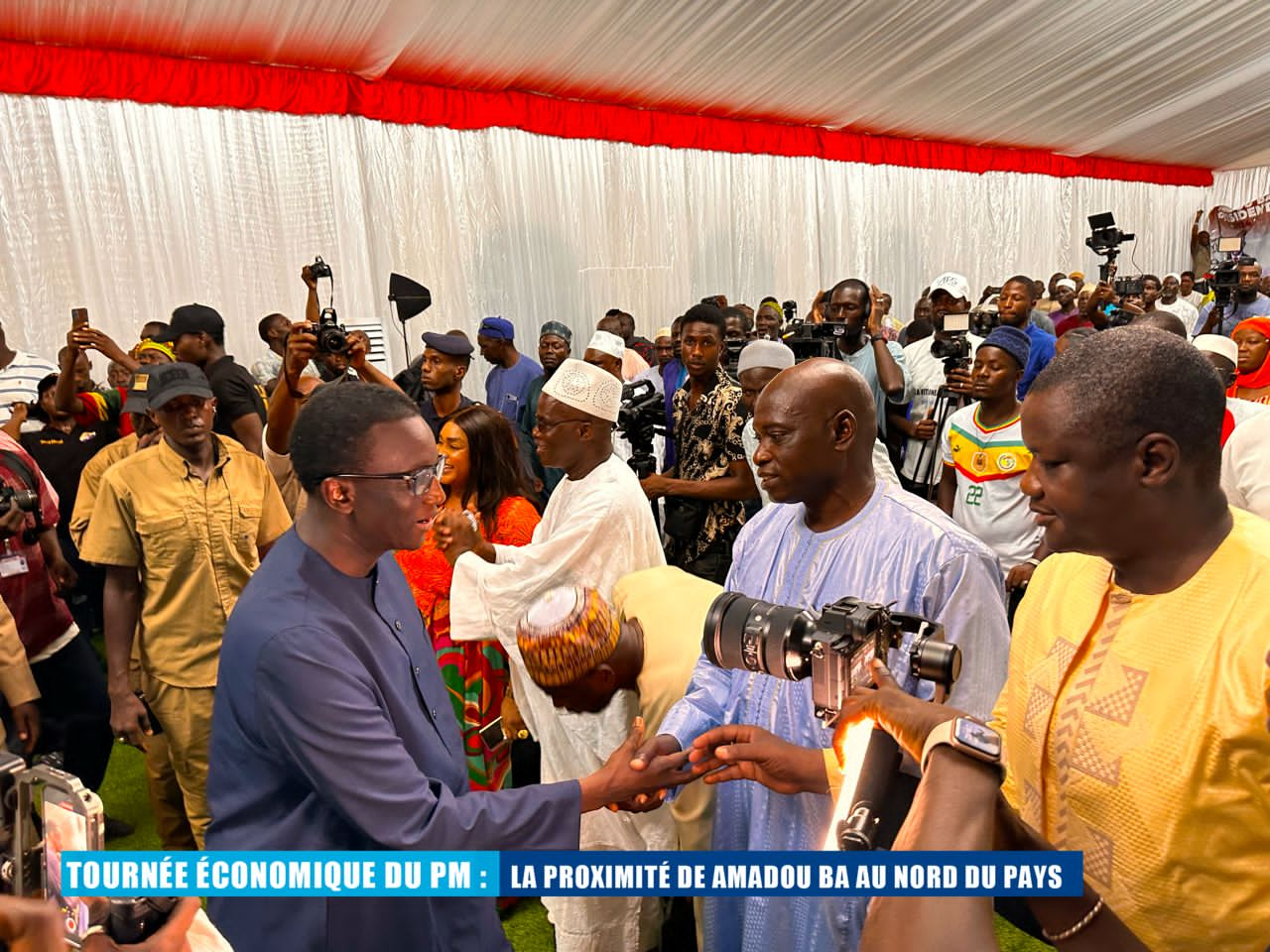 Le Premier Ministre Amadou BA a été accueilli par une foule enthousiaste à son arrivée à Saint Louis .