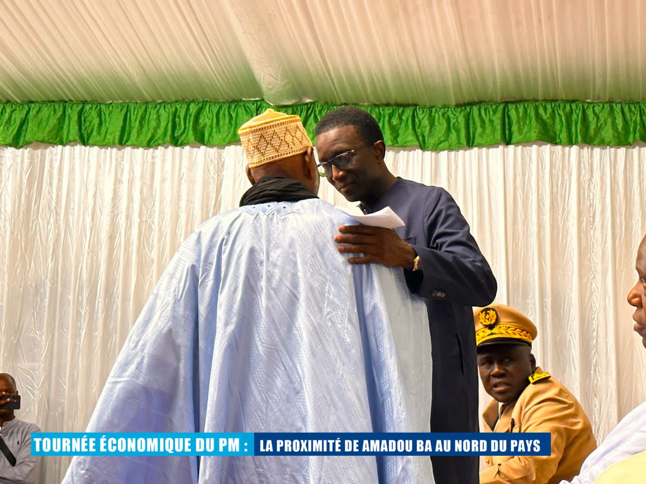 Le Premier Ministre Amadou BA a été accueilli par une foule enthousiaste à son arrivée à Saint Louis .