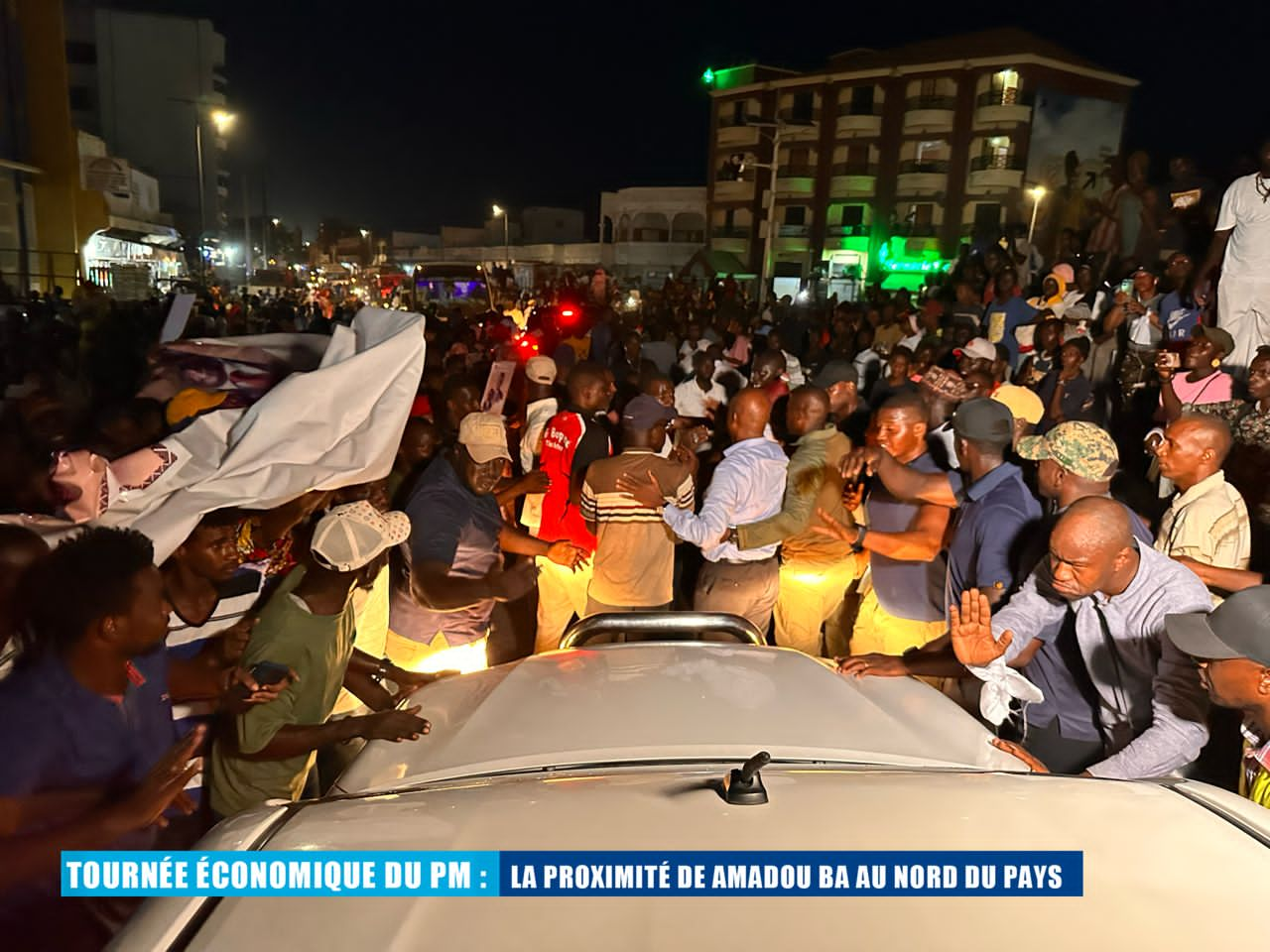 Le Premier Ministre Amadou BA a été accueilli par une foule enthousiaste à son arrivée à Saint Louis .