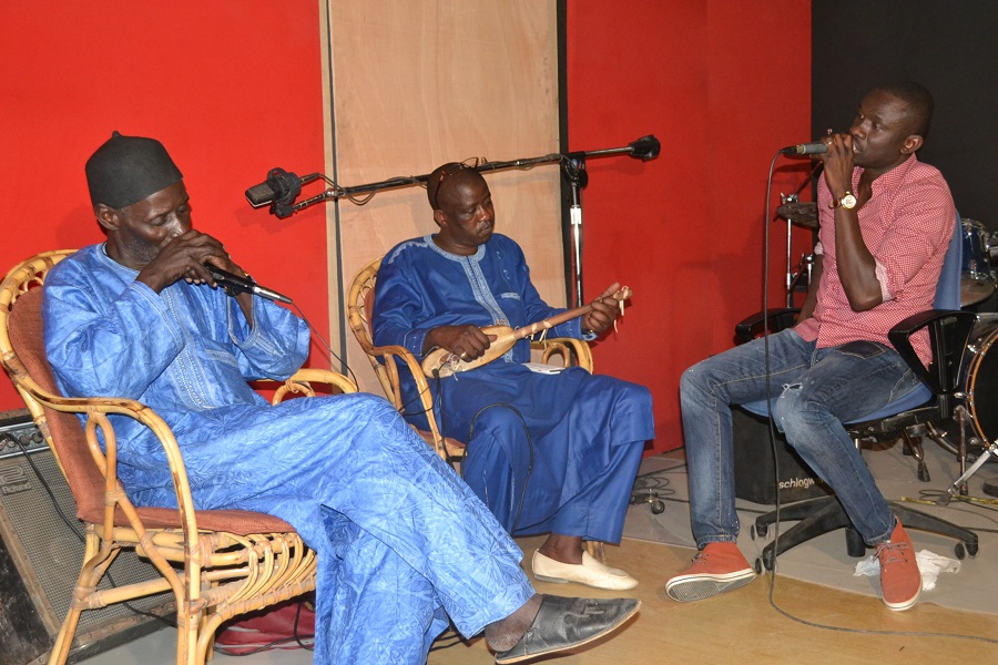 Jamais 2 sans 3: Après le grand théâtre en 2012, Zénith en 2013, Pape Diouf dans le dernier virage des répétitions du 04 Avril au Dock de Pullman. Regardez