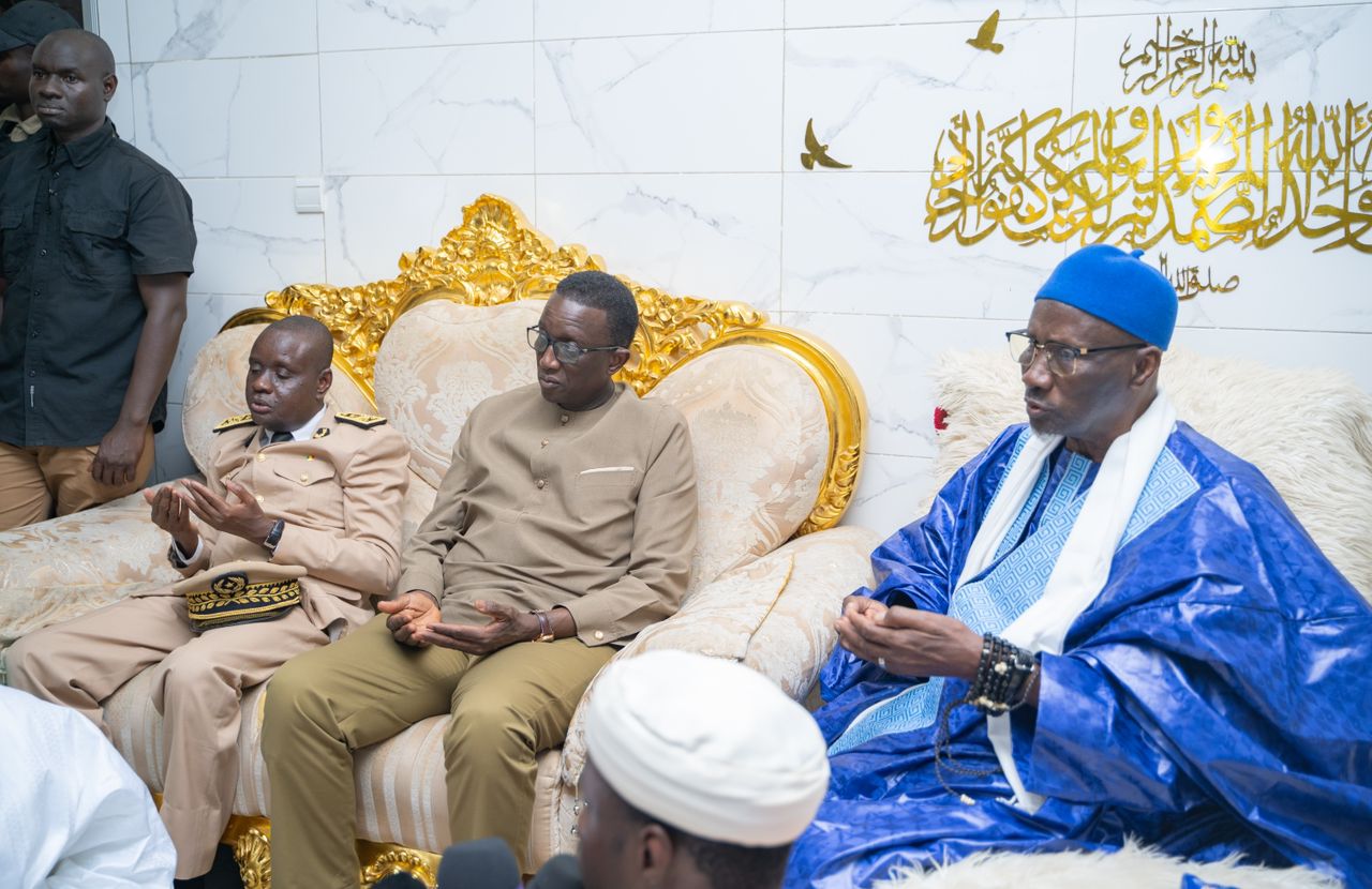 Le Premier Ministre Amadou BA a rendu visite à la famille Ndieguéne ce samedi à Thiés