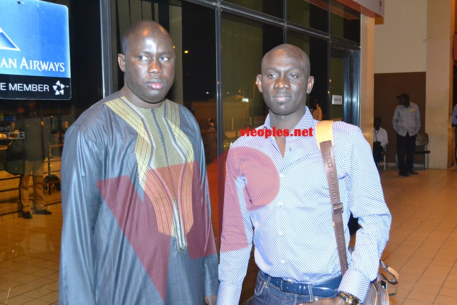 Les images du départ de Pape Diouf à l'aéroport LSS pour Paris. Regardez