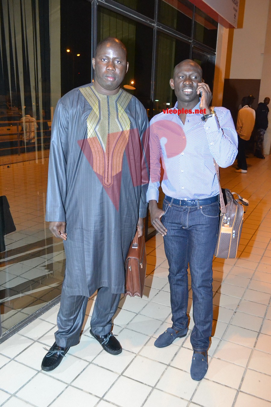 Les images du départ de Pape Diouf à l'aéroport LSS pour Paris. Regardez