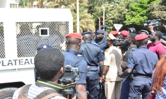 "Révolte contre les attaques à l'Etat de droit" au Sénégal : 84 personnalités signent un texte...