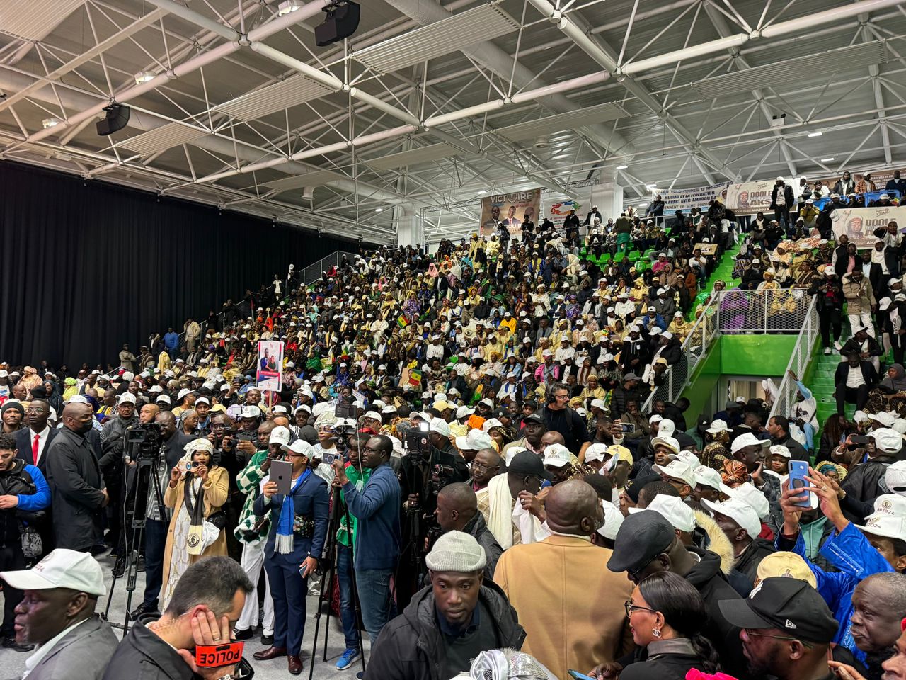 Le candidat Amadou BA en meeting à Asnières (France) Mobilisation exceptionnelle pour une victoire éclatante de BBY au 1er tour