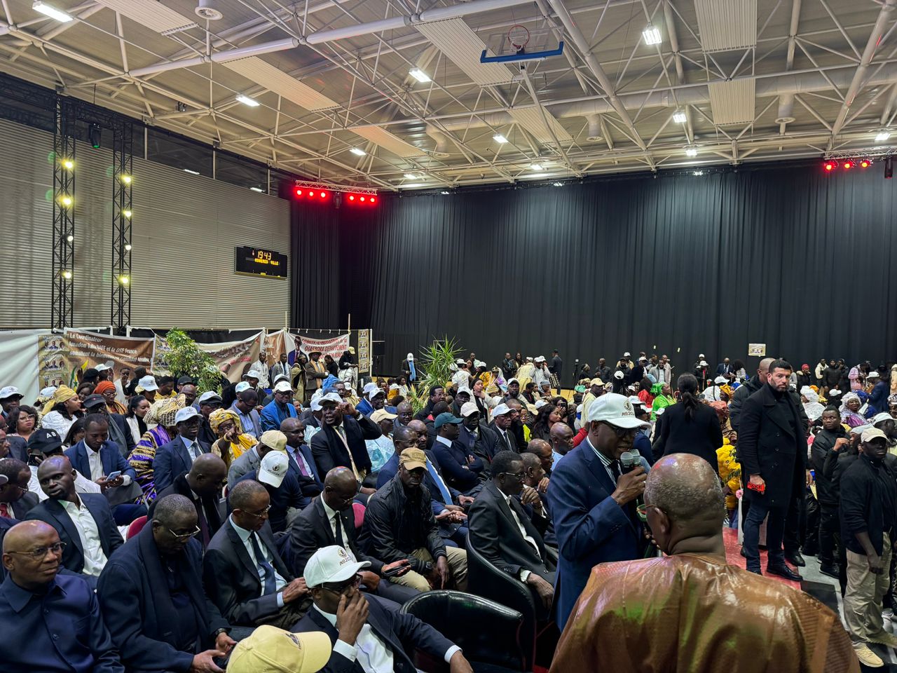 Le candidat Amadou BA en meeting à Asnières (France) Mobilisation exceptionnelle pour une victoire éclatante de BBY au 1er tour