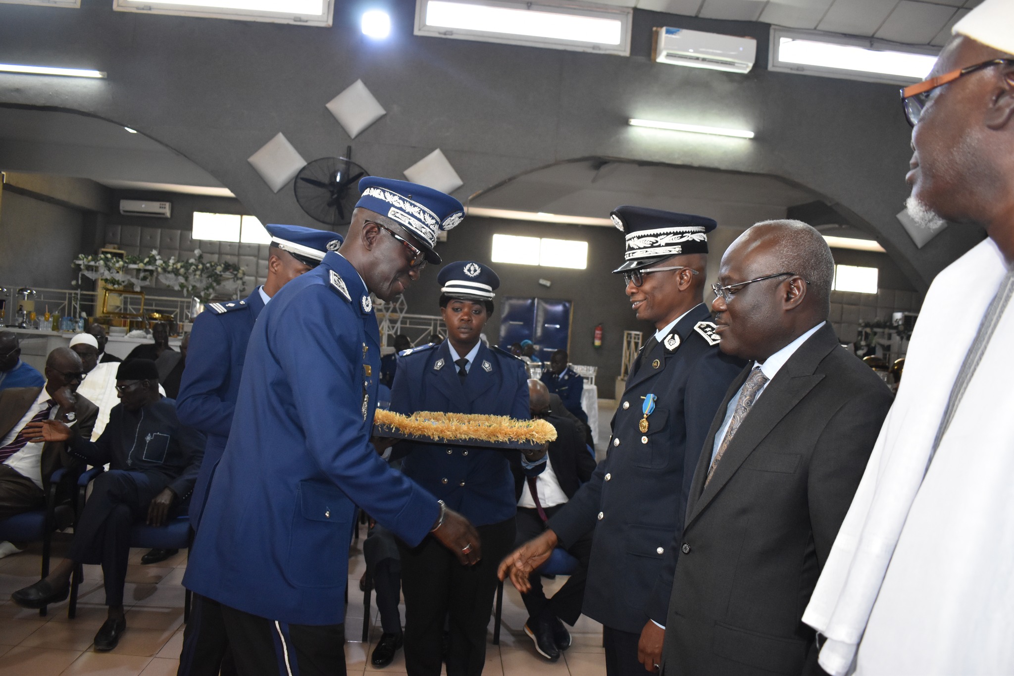 Police nationale: Modou DIAGNE et Tanor Thiendella Sidy FALL décorés de la médaille d’honneur de la Gendarmerie nationale