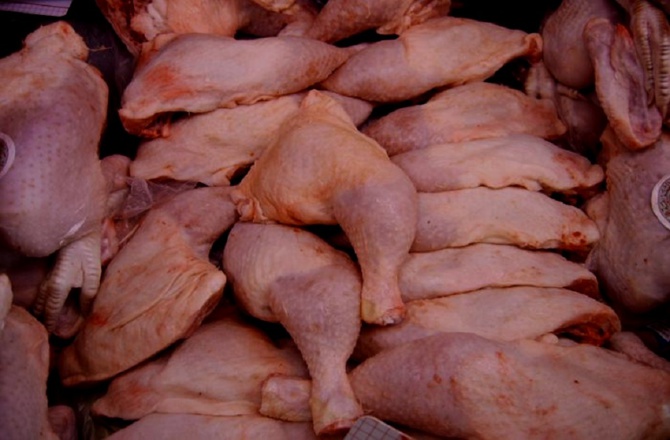 Kolda : 188 kg de cuisses de poulet impropres à la consommation incinérés