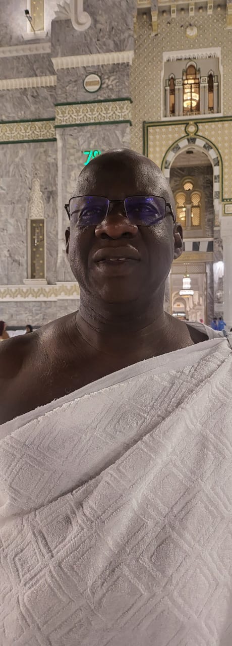 En images le Président Mbagnick Diop du MEDS à la Mecque pour son Oumrah.