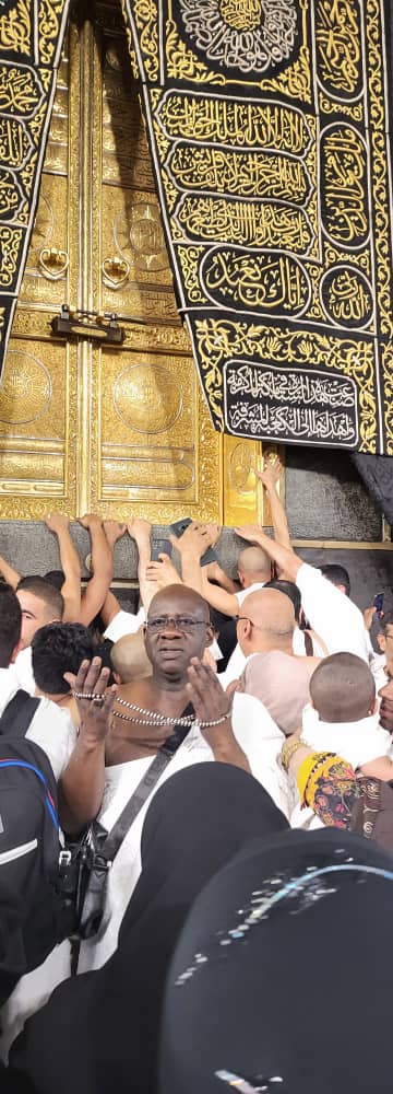 En images le Président Mbagnick Diop du MEDS à la Mecque pour son Oumrah.