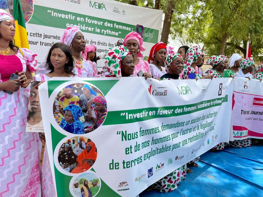 LES FEMMES DE TAMBACOUNDA MARCHENT POUR L’UNITE ET LA TRANSFORMATION DE LEURS DEFIS EN OPPORTUNITÉS