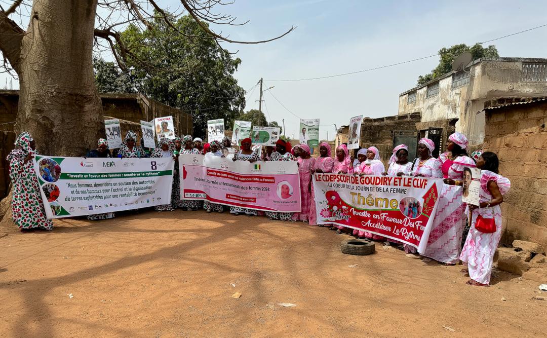 LES FEMMES DE TAMBACOUNDA MARCHENT POUR L’UNITE ET LA TRANSFORMATION DE LEURS DEFIS EN OPPORTUNITÉS