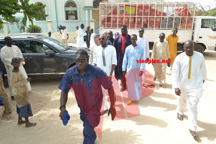 L'homme d'affaires Cheikh Amar un fervent talibé en visite de courtoisie chez Serigne Cheikh le fils de son guide Serigne Saliou à Boustane.