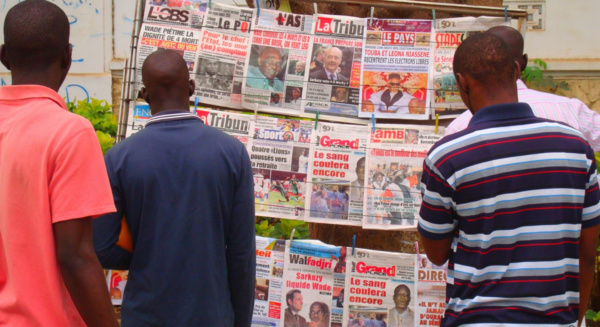 Deux journalistes arrêtés, Macky traque la presse