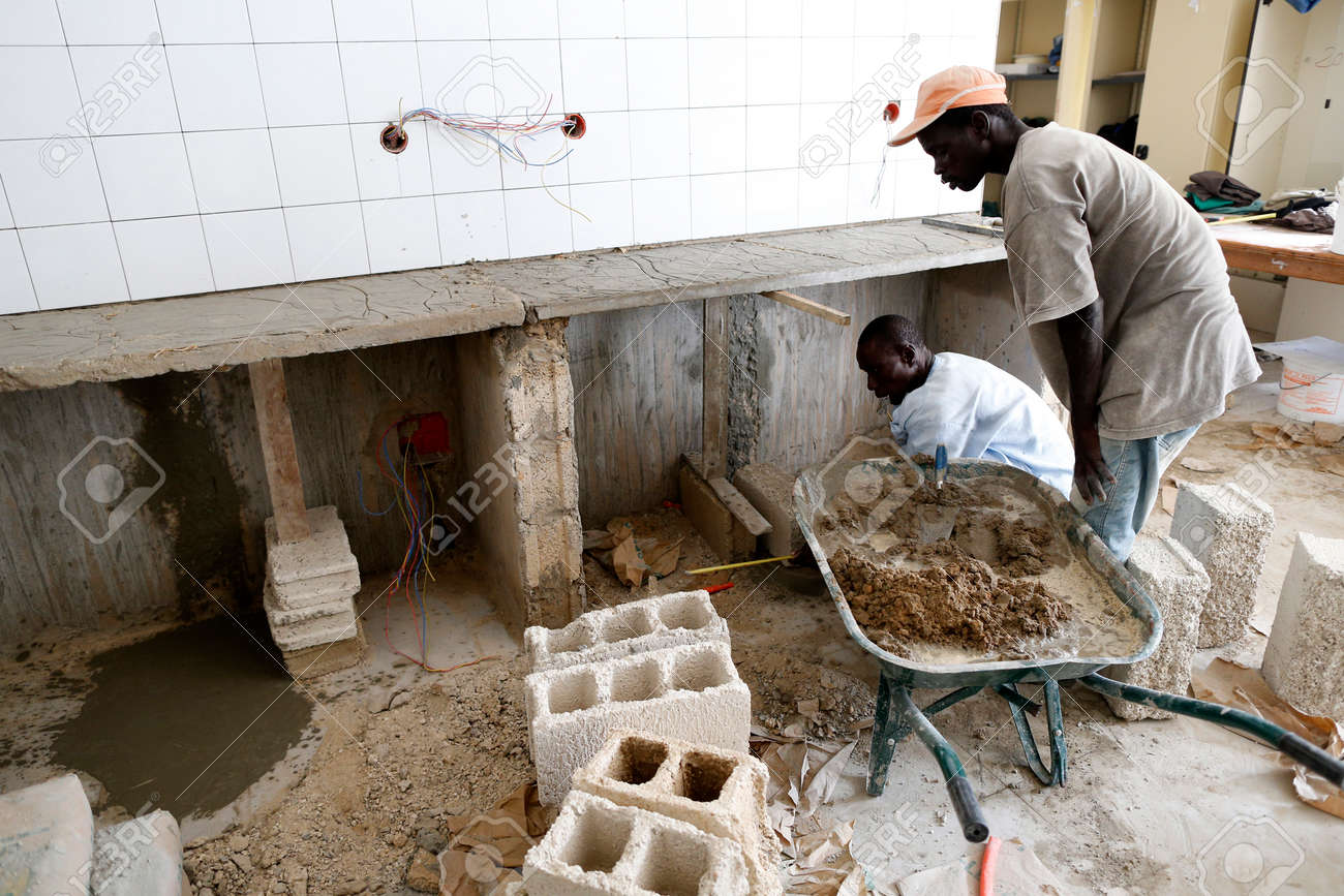 Conséquences de l'Arrêt des Travaux : Plus de 15,000 Maçons, Manœuvres et Coffreurs en Chômage