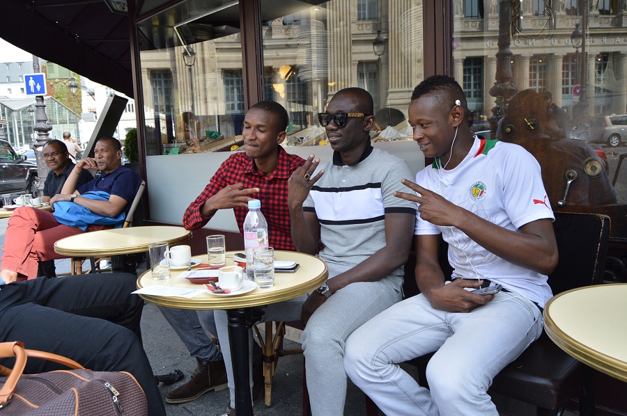 Les premières images de l'arrivé de Pape Diouf à Bruxelles juste avec le grand show au Bodega . Regardez