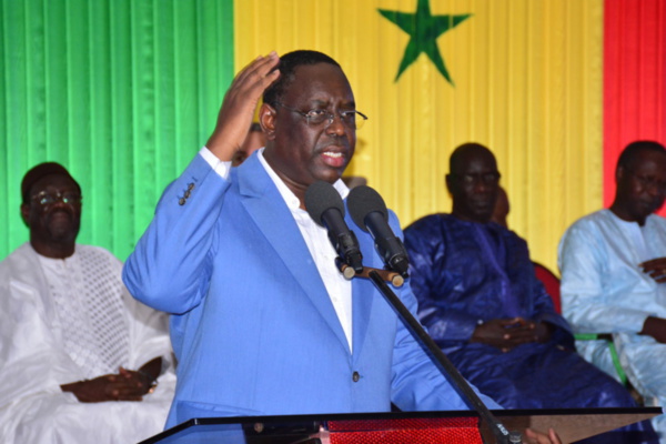 Macky Sall sur caillassage du cortège présidentiel à l'Ucad: "C'est une opération commenditée par des politiciens irresponsables"