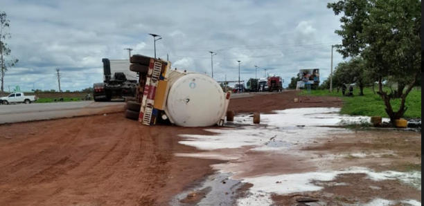 Tamba : Un camion-citerne rempli d’essence s’est renversé sur la RN1