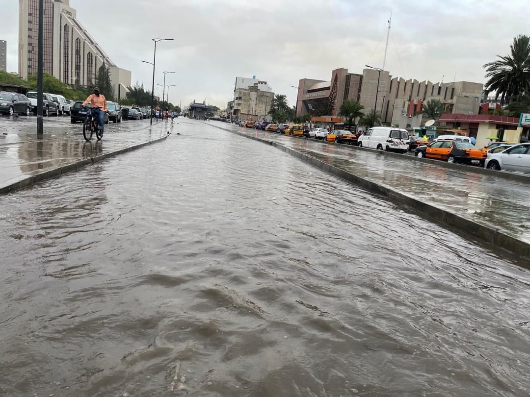 Dakar : Inondations dans les rues de la Médina et des Allées du Centenaire suite à la pluie