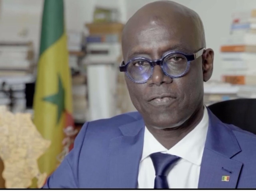 Voyage en jet privé : Thierno Alassane Sall dénonce le train de vie de Macky Sall