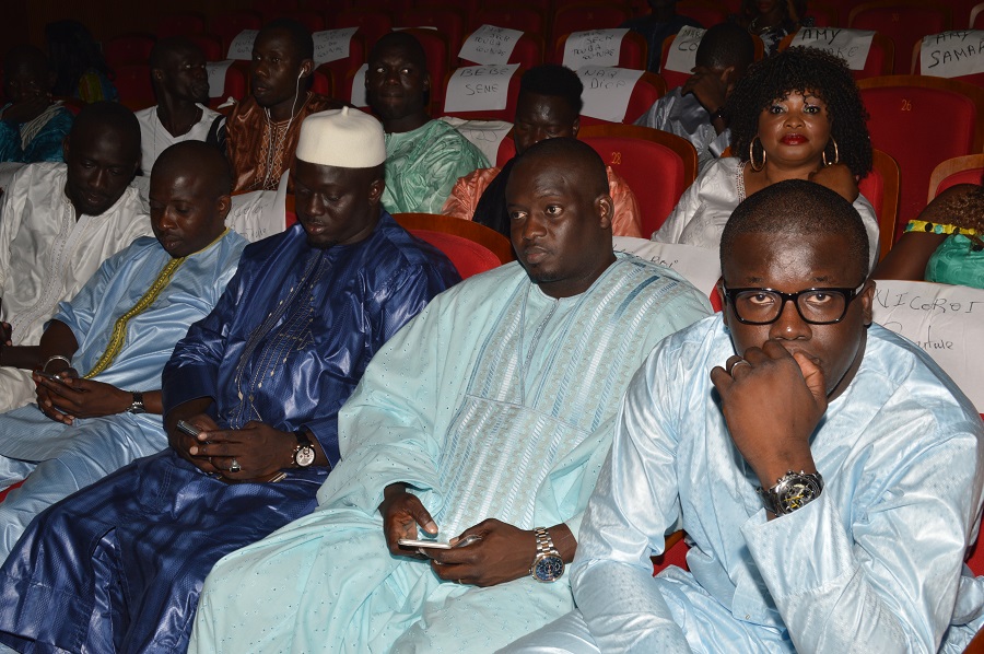 En direct du grand théâtre:  "Spécial ndéwleun"Pape Diouf  affiche le plein et met le feu dans la salle.