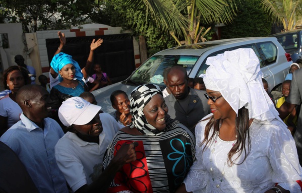 Pose de la première pierre de la maternité de Ouakam, Marième Faye Sall chaleureusement accueillie et remerciée par les populations