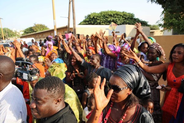 Pose de la première pierre de la maternité de Ouakam, Marième Faye Sall chaleureusement accueillie et remerciée par les populations