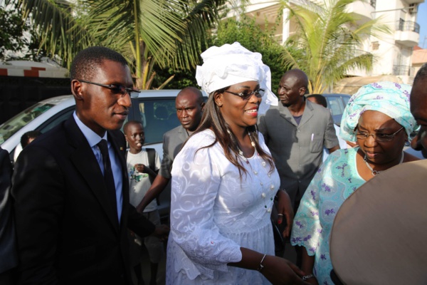 Pose de la première pierre de la maternité de Ouakam, Marième Faye Sall chaleureusement accueillie et remerciée par les populations