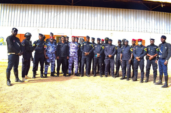 Mame Seydou Ndour, Directeur général de la Police nationale, a effectué une visite dans plusieurs unités de police