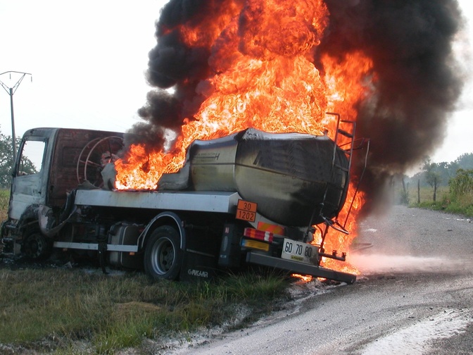 Croisement Cambérène : un camion prend feu, l'origine du sinistre reste mystérieuse pour l'instant