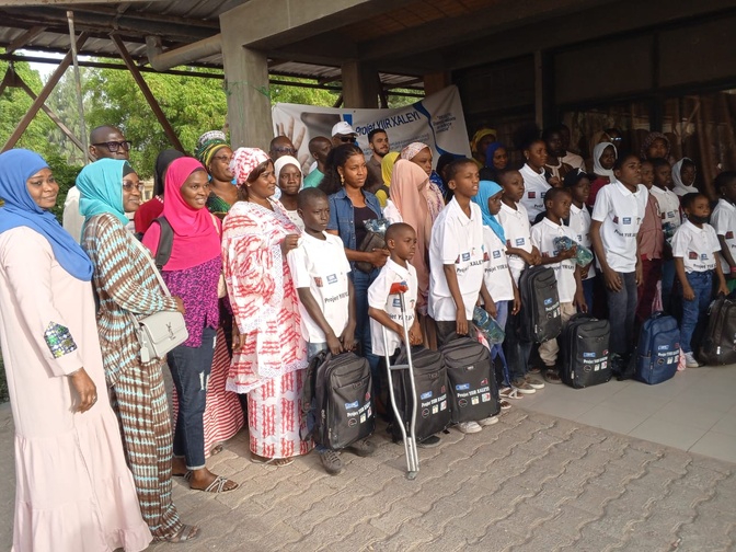 Saint-Louis : Le projet "YIIR XALEYI" soutient des enfants vulnérables avec des kits scolaires et un accès à la couverture maladie universelle.