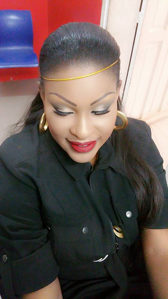 Kebs Thiam a réussi son make-up !