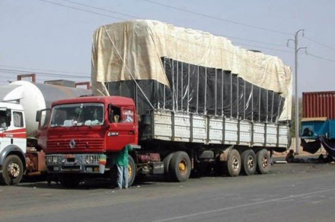 Macky Sall annonce l’accélération des programmes de renouvellement des gros porteurs, des véhicules de transport urbains…