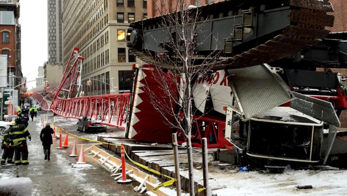 Etats-Unis: une grue s'effondre en plein Manhattan, un mort et deux blessés graves