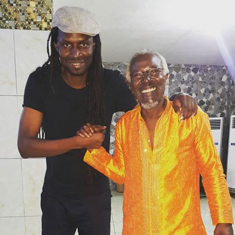 Le chanteur Alpha Blondy méconnaissable sur une photo en compagnie de Xuman