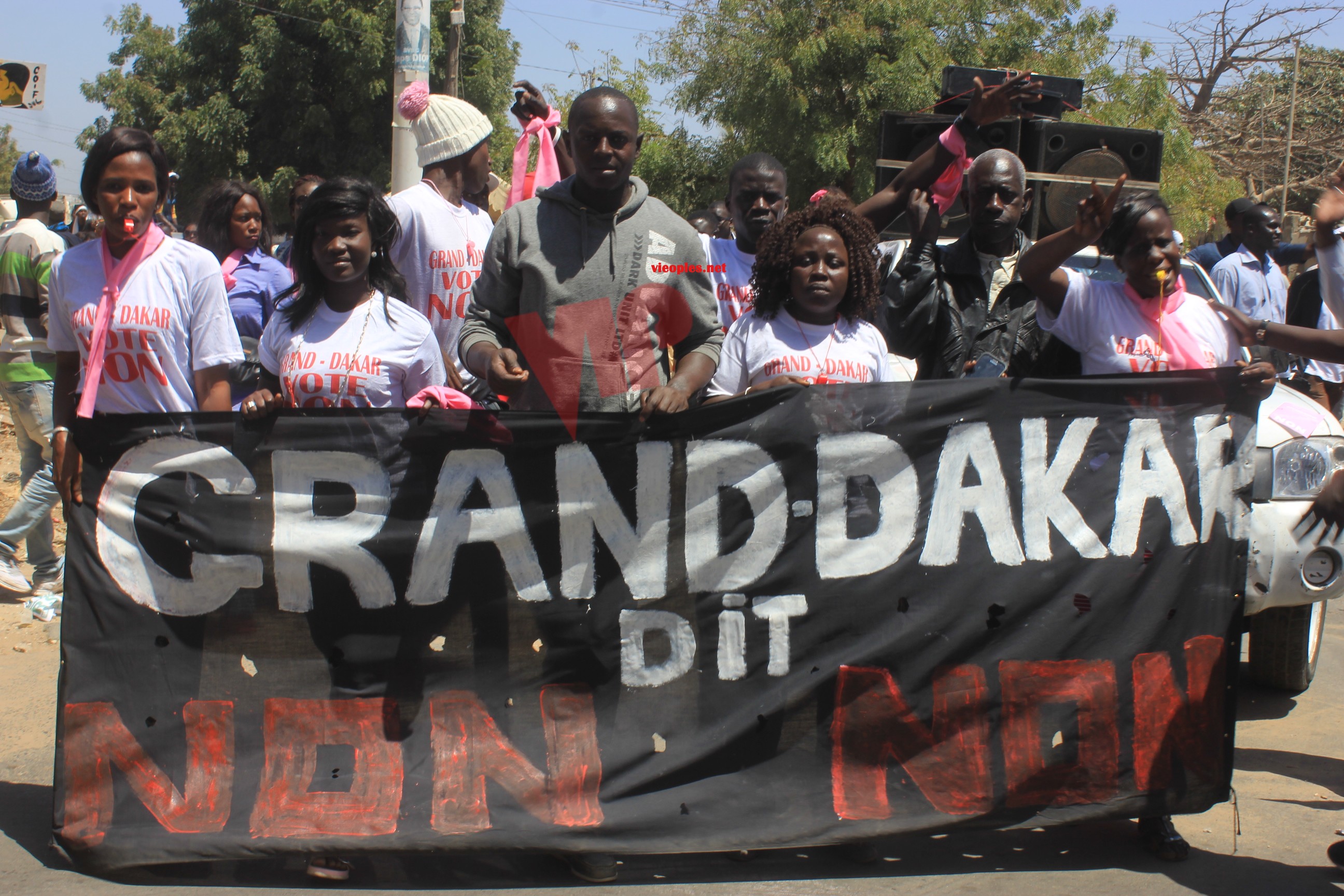 En images: Campagne de sensibilisation du Front NON à Grand Dakar.