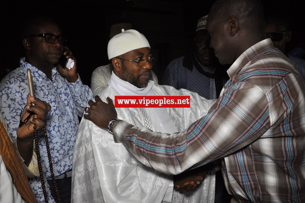 Les premières images +vidéo de Sheikh Alassane Séne à sa sortie de la prison de Cap Manuel.