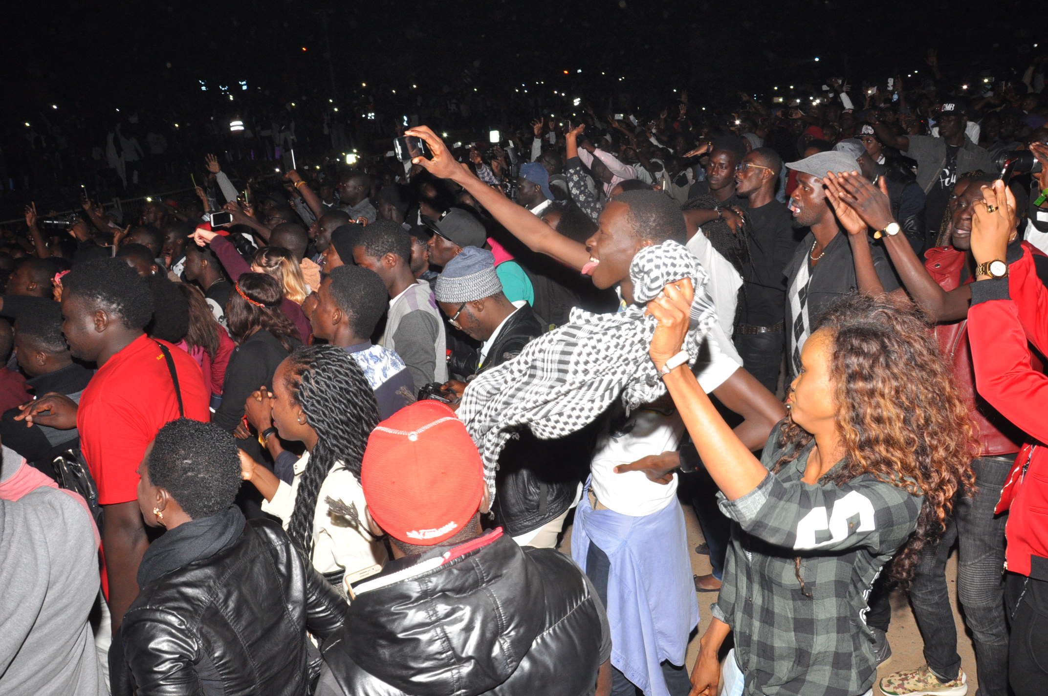 En images le concert du Nigérien WIZKID au monument de la renaissance. Regardez.