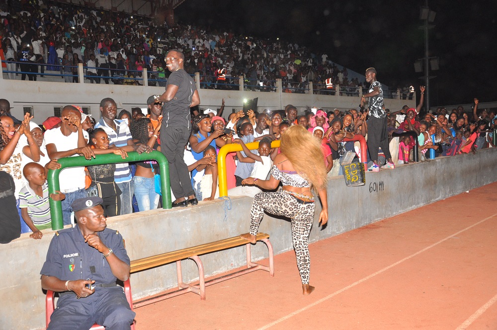 TOURNEE NATIONALE: Pape Diouf dompte la population de Tamba, le stade municipal au rytme de "Maalaw"