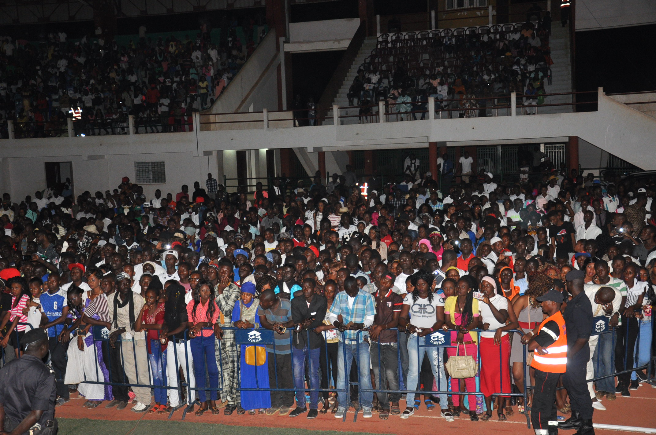 TOURNEE NATIONALE: Pape Diouf dompte la population de Tamba, le stade municipal au rytme de "Maalaw"