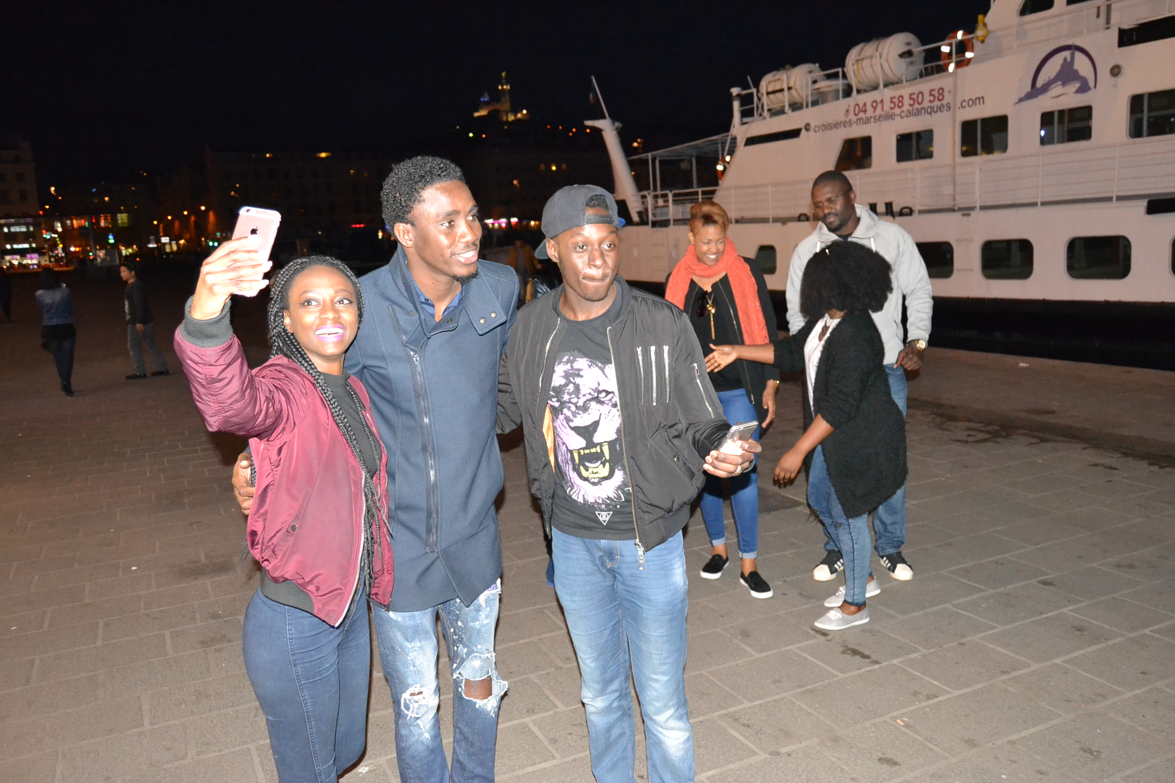 Sur la route de Bercy : Wally Ballago Seck et Soleil Levant au vieux port de Marseille